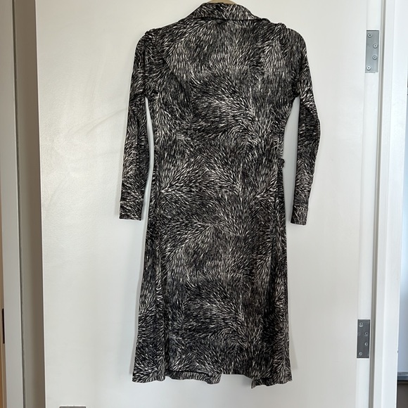 Diane Von Furstenberg Wrap Dress - size 4 - Picture 12 of 14